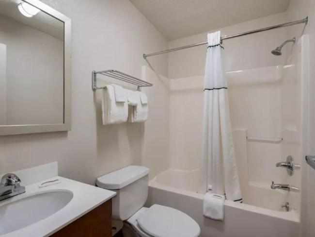 Birch Hill Suites Kansas City - Independence Extérieur photo